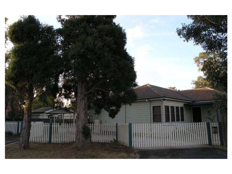 1 – 1A  Birdwood Av and  2 Anzac Mews, Wattle Grove NSW 2173