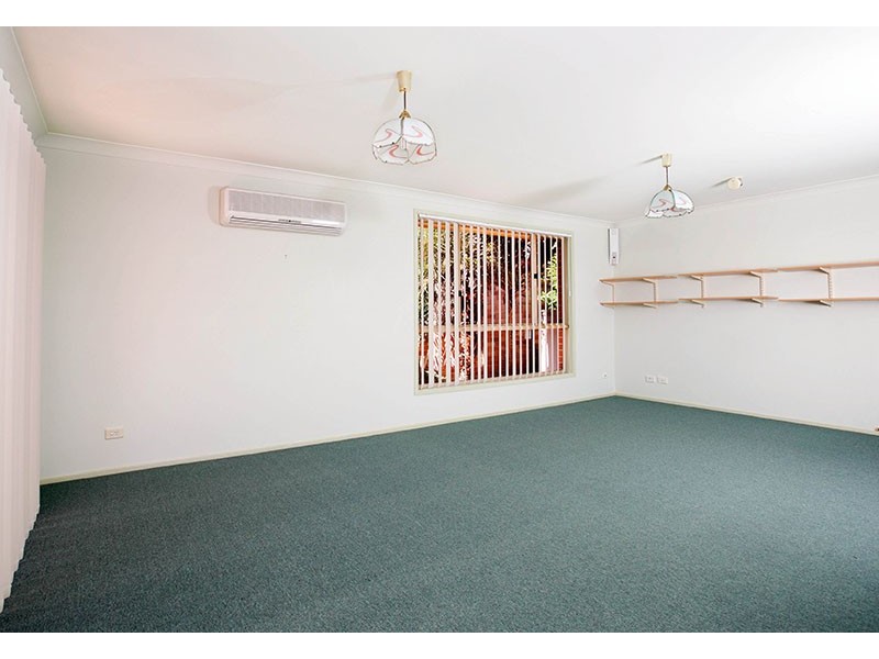 7 Brownlow Crt, Wattle Grove NSW 2173