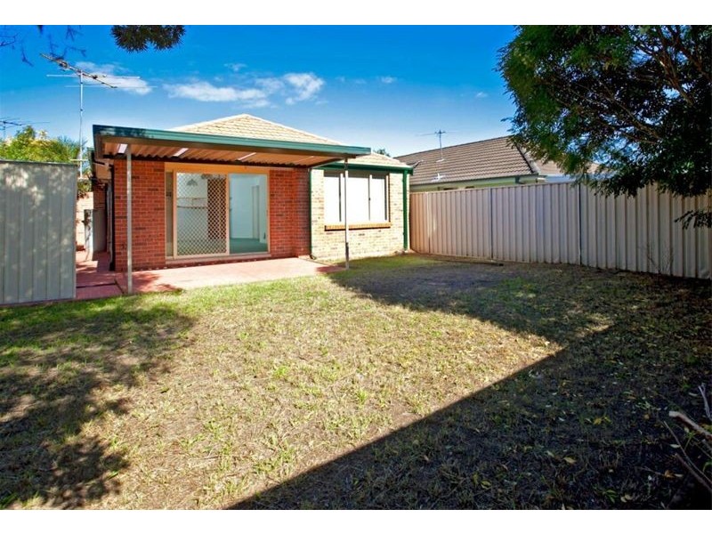 7 Brownlow Crt, Wattle Grove NSW 2173