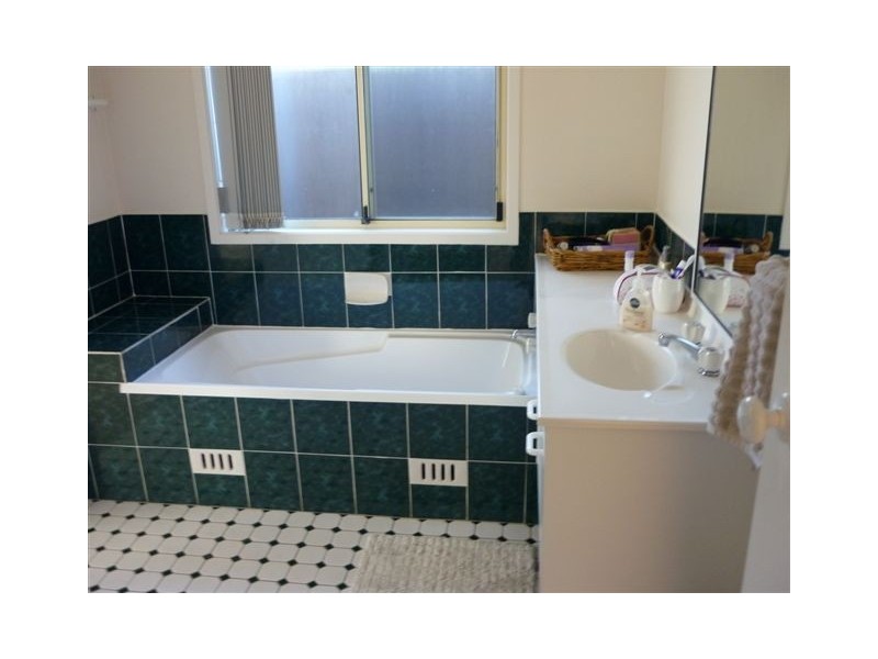 26 Bodalla Crt, Wattle Grove NSW 2173