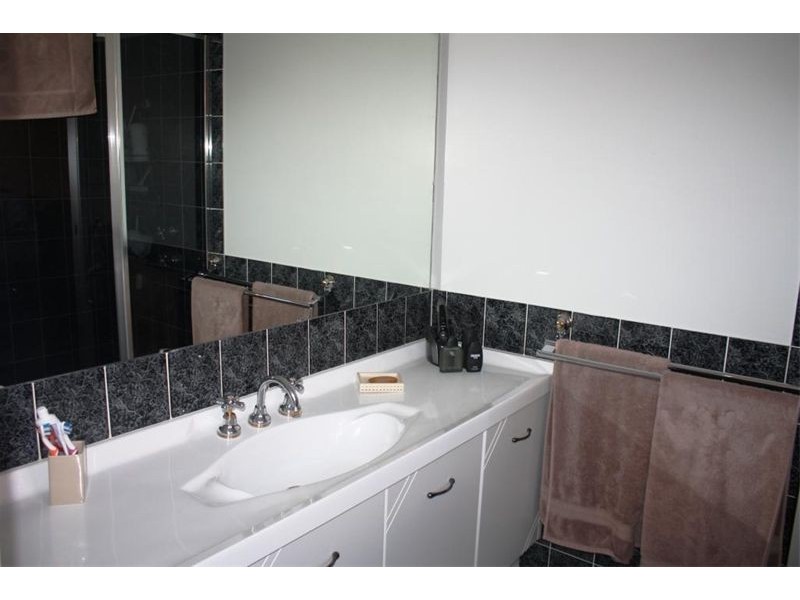 42  Beltana Crt, Wattle Grove NSW 2173