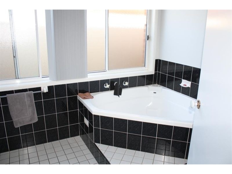 42  Beltana Crt, Wattle Grove NSW 2173