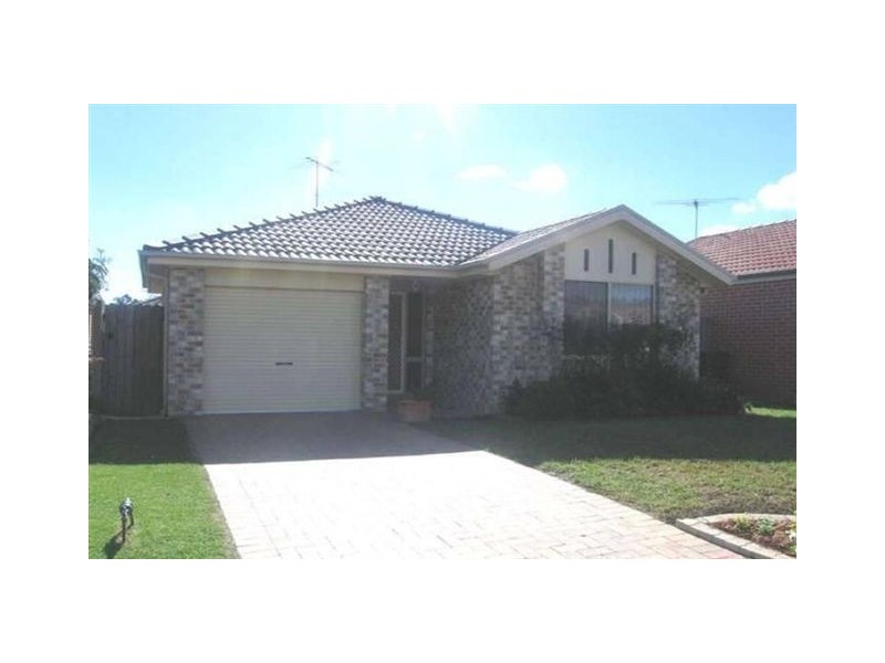 17 Woolmers Crt, Wattle Grove NSW 2173