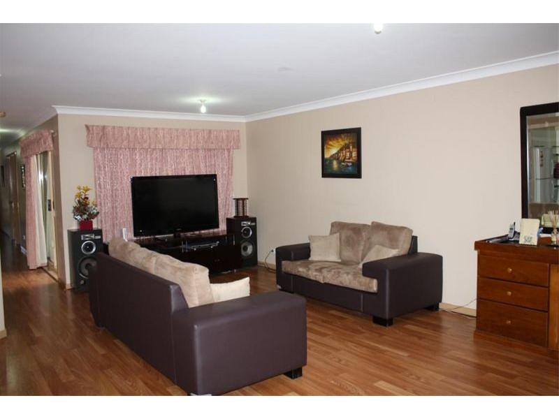 21 Ellesmere Court, Wattle Grove NSW 2173