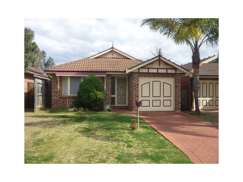 18 Clarendon Crt, Wattle Grove NSW 2173
