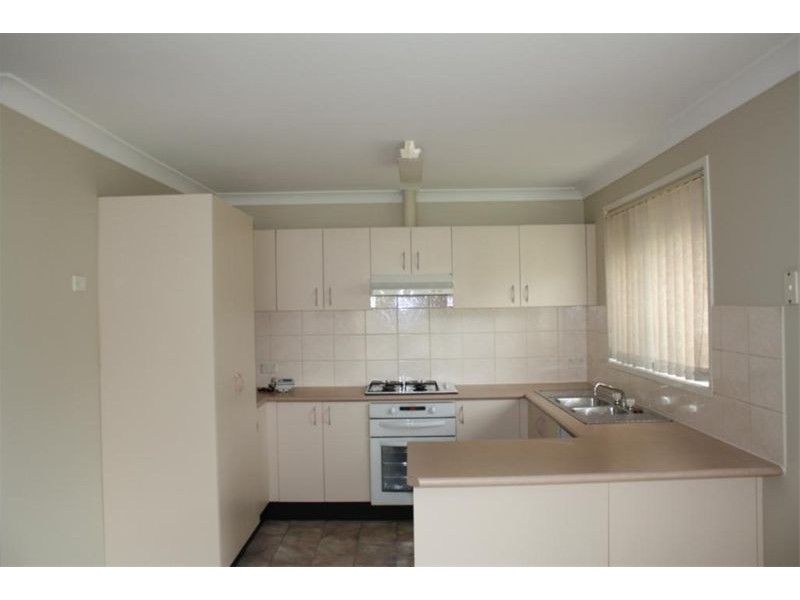 11 Namoi Crt, Wattle Grove NSW 2173