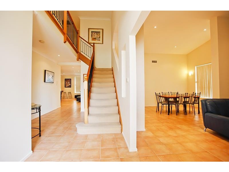 20  Costata Crt, Voyager Point NSW 2172