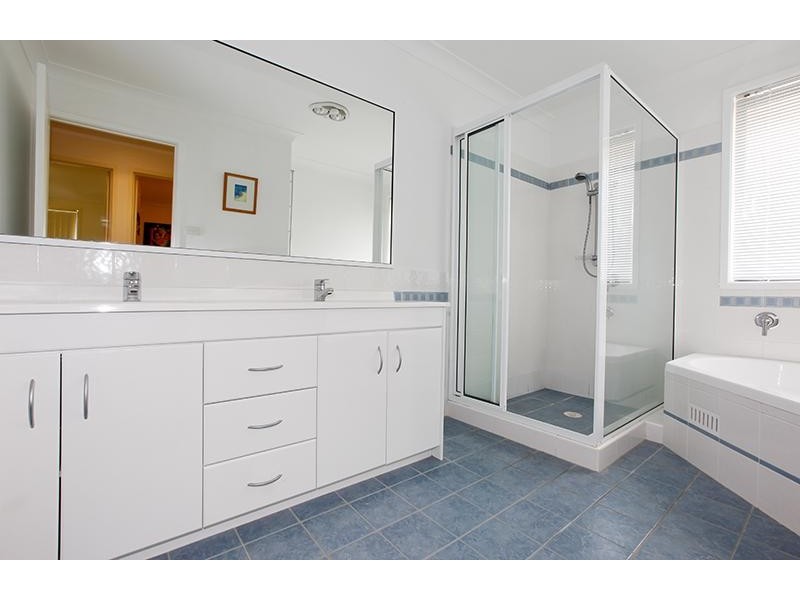 20  Costata Crt, Voyager Point NSW 2172