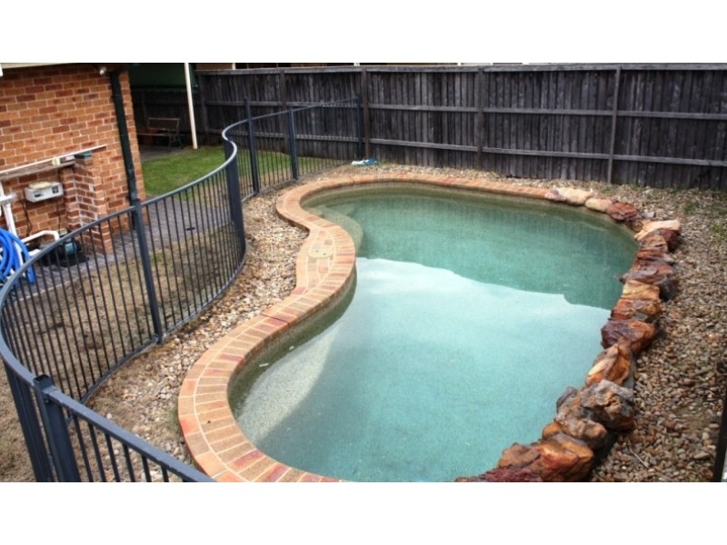 6 Cressbrook Drive, Wattle Grove NSW 2173