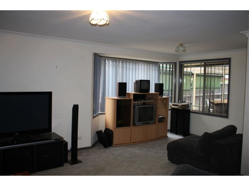 6 Cressbrook Drive, Wattle Grove NSW 2173