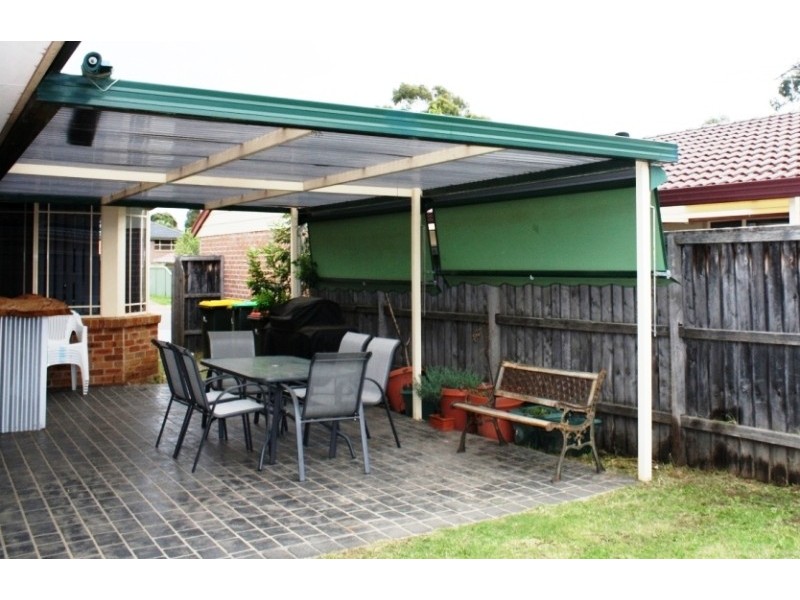 6 Cressbrook Drive, Wattle Grove NSW 2173