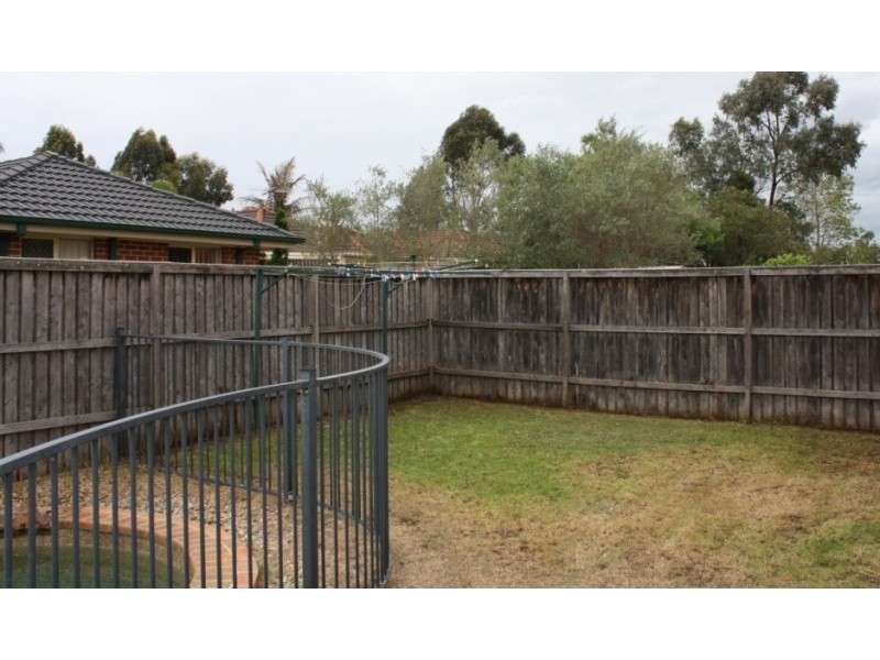 6 Cressbrook Drive, Wattle Grove NSW 2173