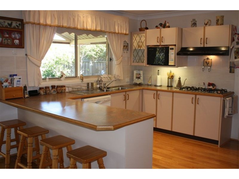 19  Jimbour Crt, Wattle Grove NSW 2173