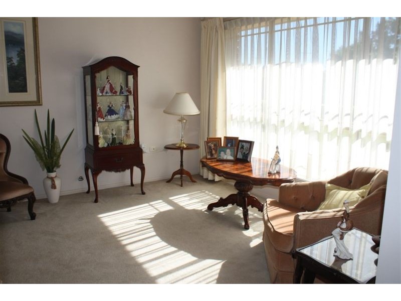 19  Jimbour Crt, Wattle Grove NSW 2173