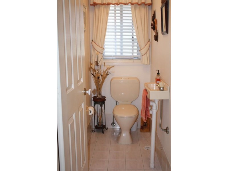 19  Jimbour Crt, Wattle Grove NSW 2173