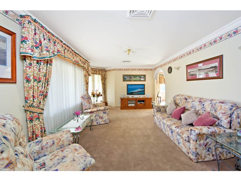 2 Eildon Court, Wattle Grove NSW 2173