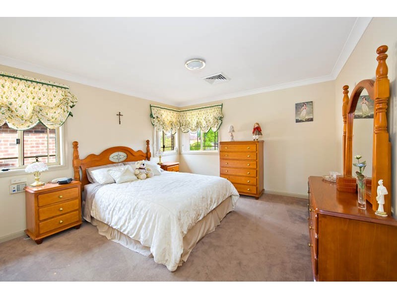 2 Eildon Court, Wattle Grove NSW 2173