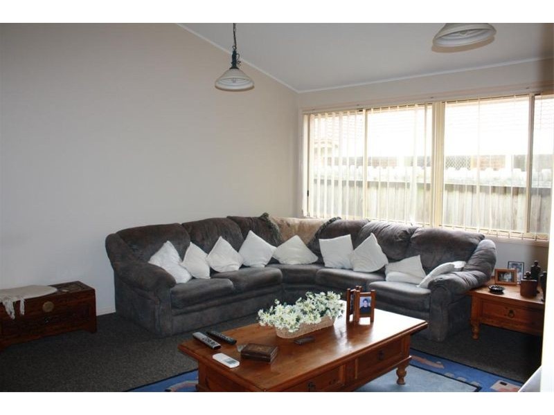 37 Corryton Crt, Wattle Grove NSW 2173