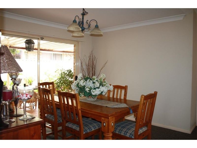 37 Corryton Crt, Wattle Grove NSW 2173