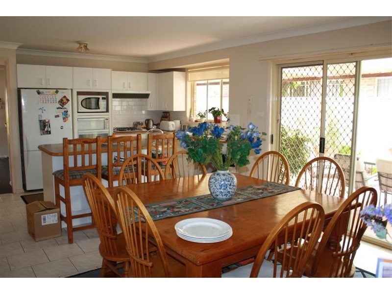 37 Corryton Crt, Wattle Grove NSW 2173