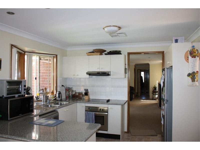 50 Lyndhurst Court, Wattle Grove NSW 2173