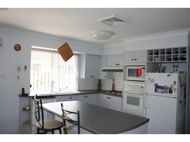 33 Daintree Drive, Wattle Grove NSW 2173