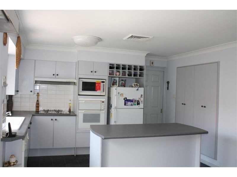 33 Daintree Drive, Wattle Grove NSW 2173