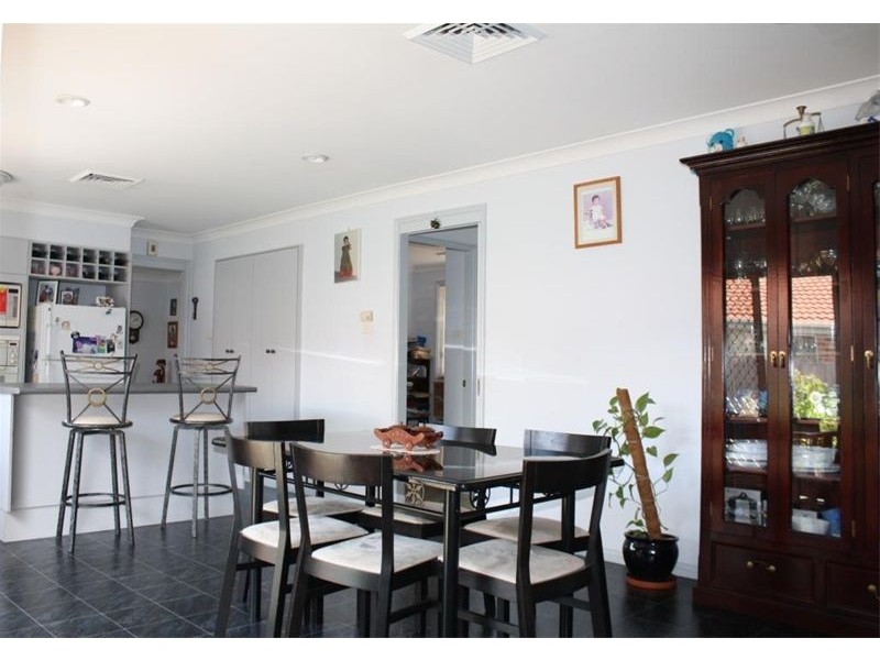 33 Daintree Drive, Wattle Grove NSW 2173