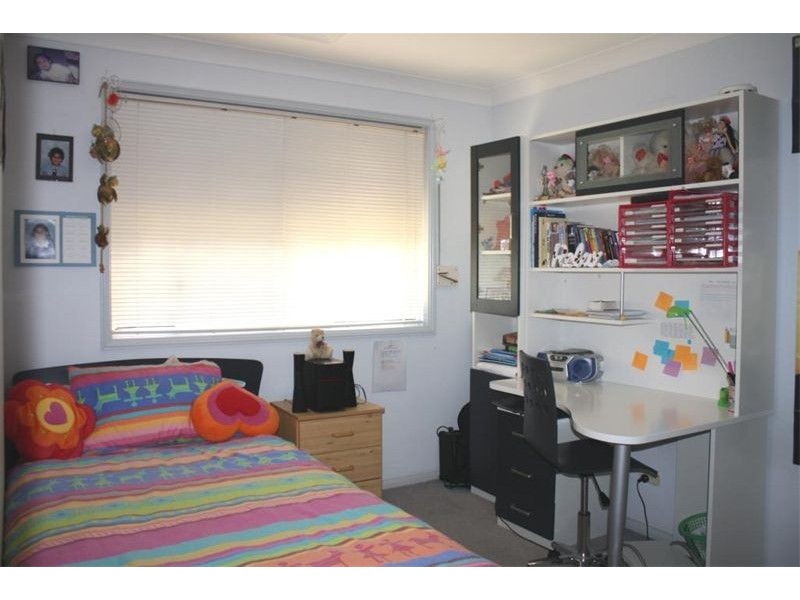 33 Daintree Drive, Wattle Grove NSW 2173