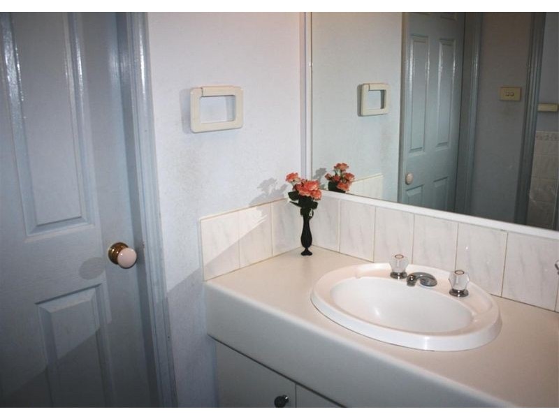 33 Daintree Drive, Wattle Grove NSW 2173