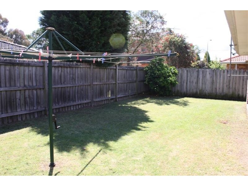 33 Daintree Drive, Wattle Grove NSW 2173