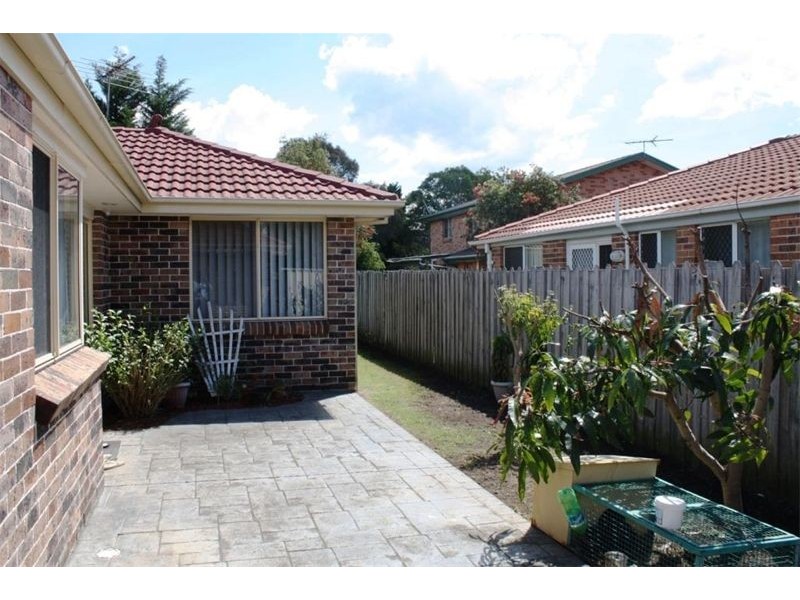 33 Daintree Drive, Wattle Grove NSW 2173