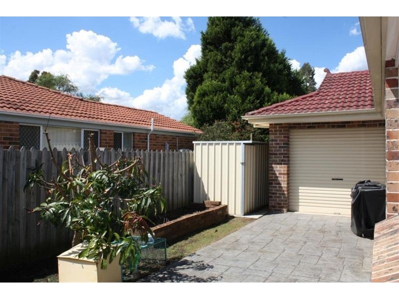 33 Daintree Drive, Wattle Grove NSW 2173