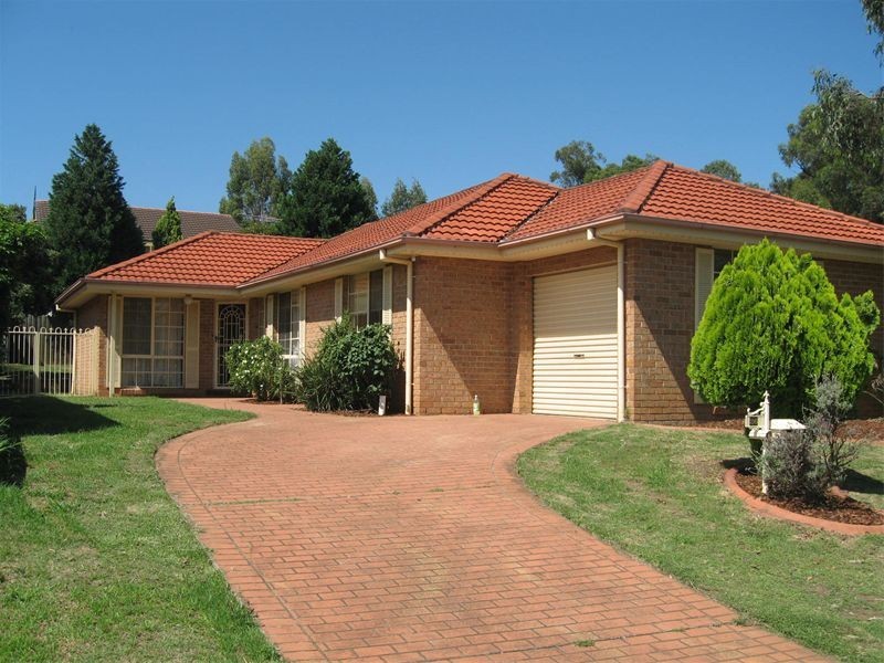 26 Trentham Park Crt, Wattle Grove NSW 2173
