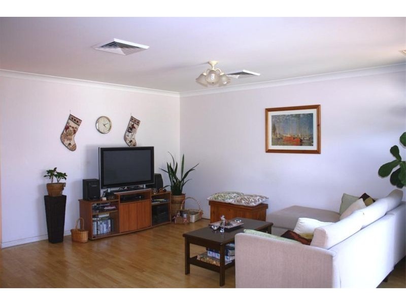 3  Scribbly Gum Crt, Voyager Point NSW 2172