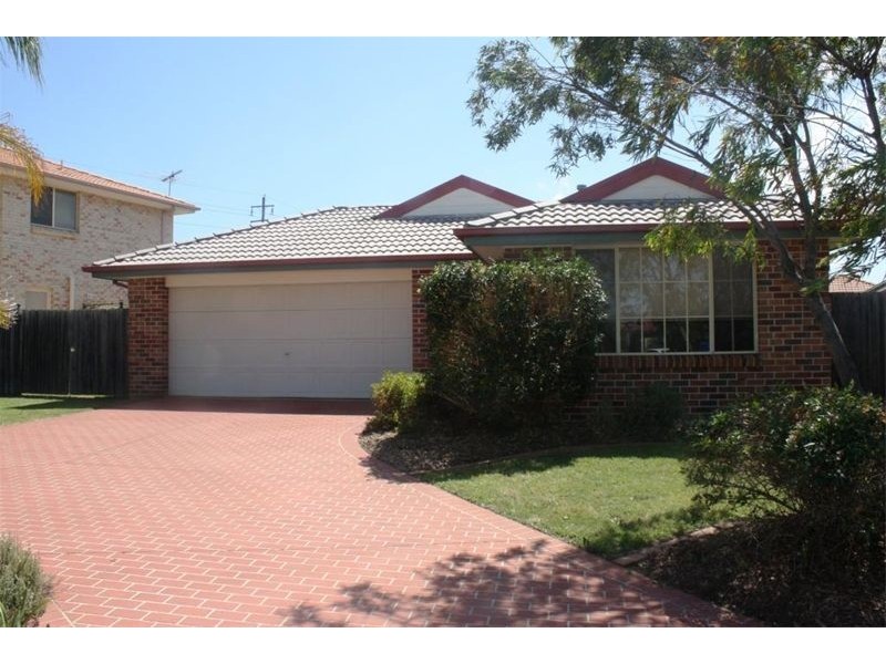 15 Jenolan Crt, Wattle Grove NSW 2173