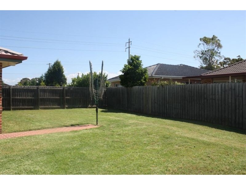 15 Jenolan Crt, Wattle Grove NSW 2173
