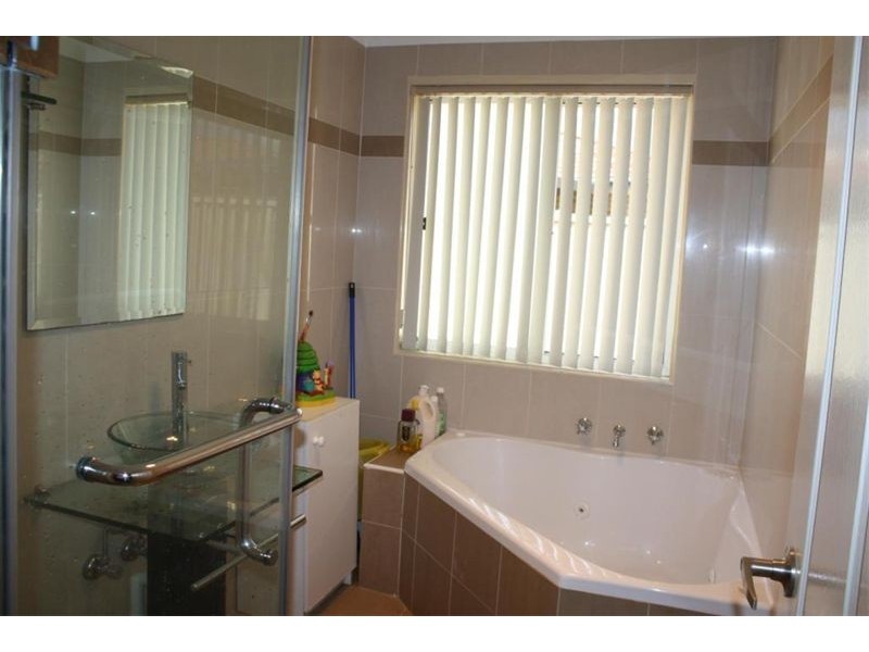 7 Balala Crt, Wattle Grove NSW 2173