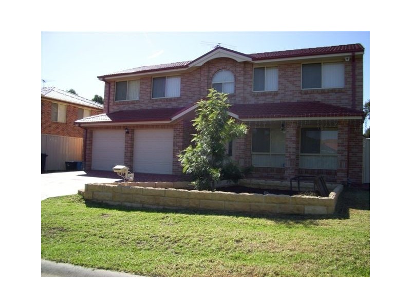 4B Woodlake Crt, Wattle Grove NSW 2173