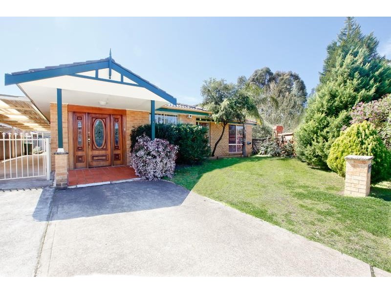 1 Cassinia Crt, Wattle Grove NSW 2173