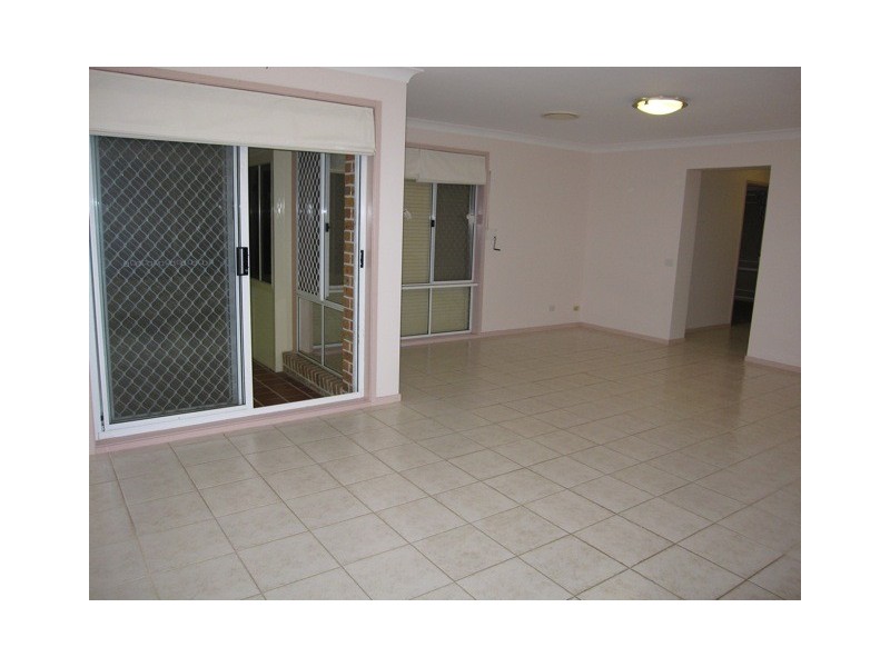 12  Bundarra Crt, Wattle Grove NSW 2173