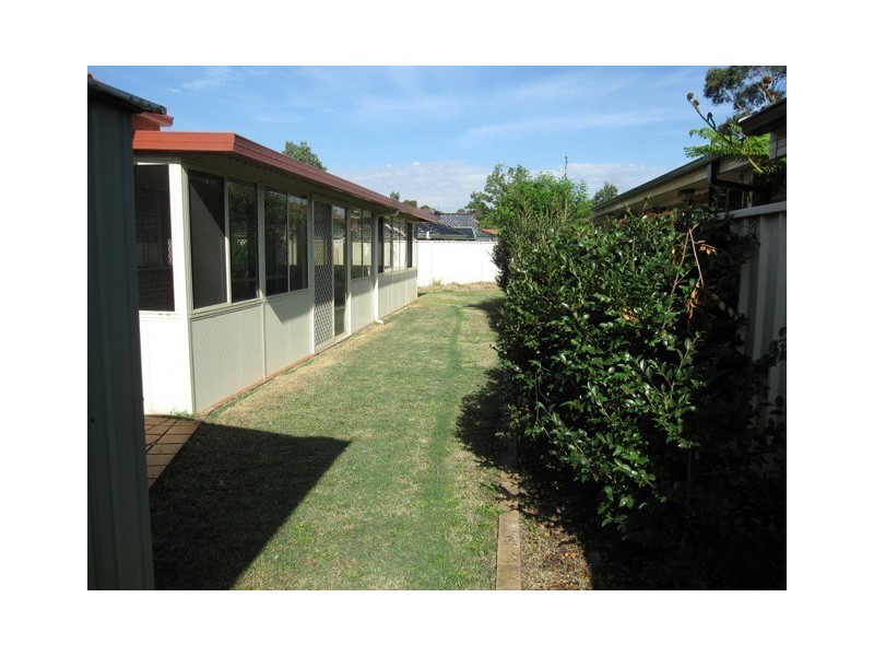 12  Bundarra Crt, Wattle Grove NSW 2173