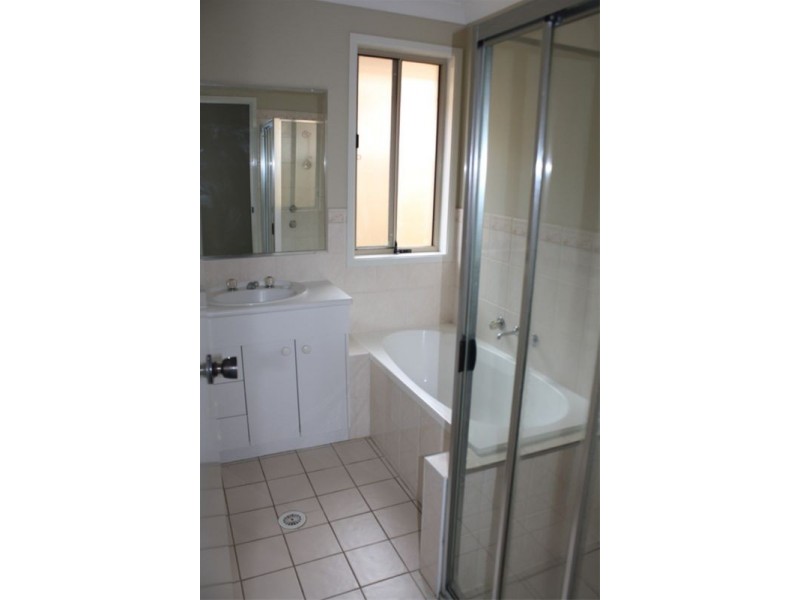 11 Namoi Crt, Wattle Grove NSW 2173