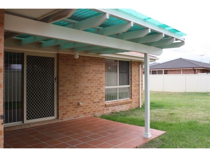 11 Namoi Crt, Wattle Grove NSW 2173