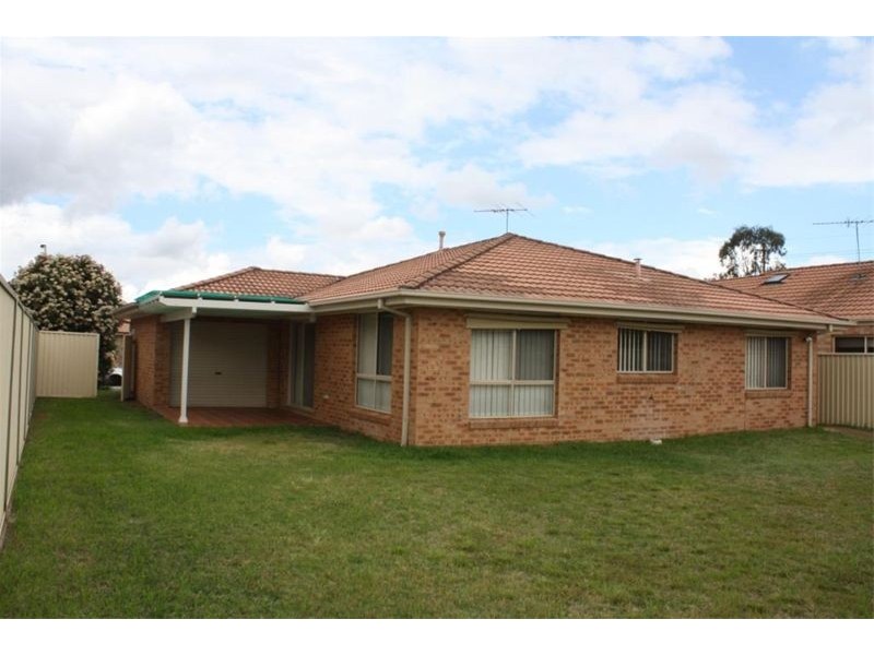 11 Namoi Crt, Wattle Grove NSW 2173