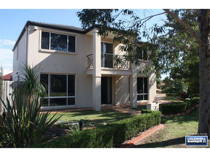 24  Valleyfield Crt, Wattle Grove NSW 2173