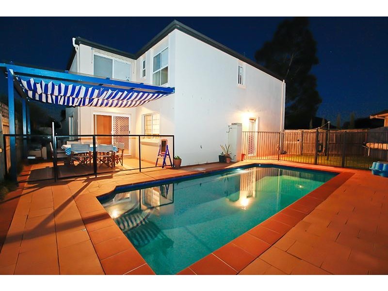 24  Valleyfield Crt, Wattle Grove NSW 2173