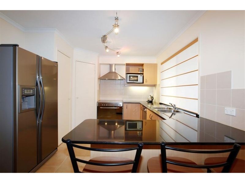 24  Valleyfield Crt, Wattle Grove NSW 2173