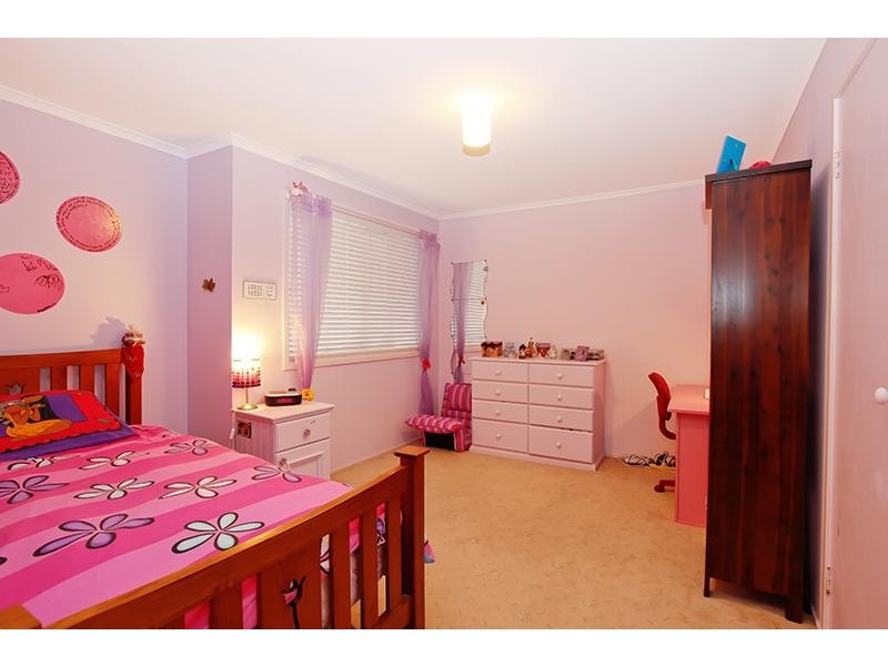 24  Valleyfield Crt, Wattle Grove NSW 2173