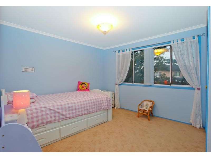 24  Valleyfield Crt, Wattle Grove NSW 2173
